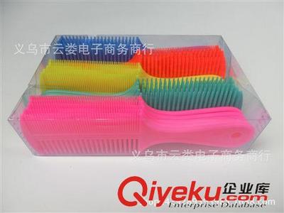 義烏市云婁電子商務商行 專業(yè)批發(fā)一元店化妝用品與多功能美發(fā)梳